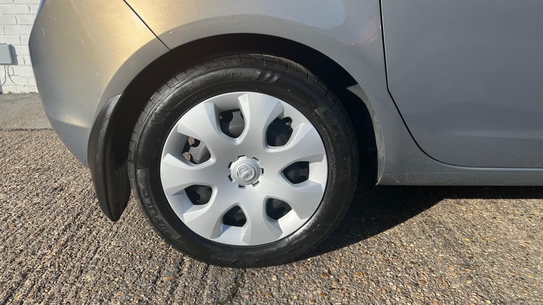 Car Image 21