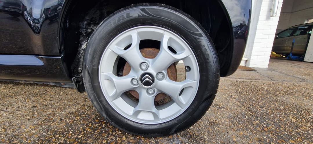 Car Image 19