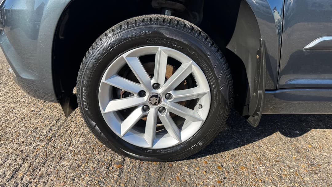 Car Image 19