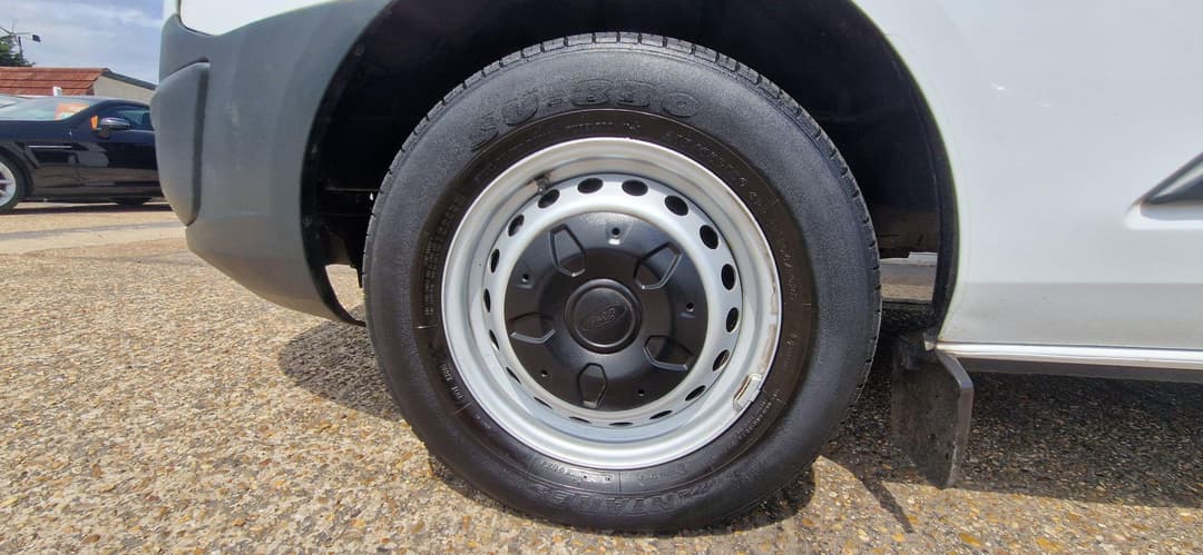 Car Image 19