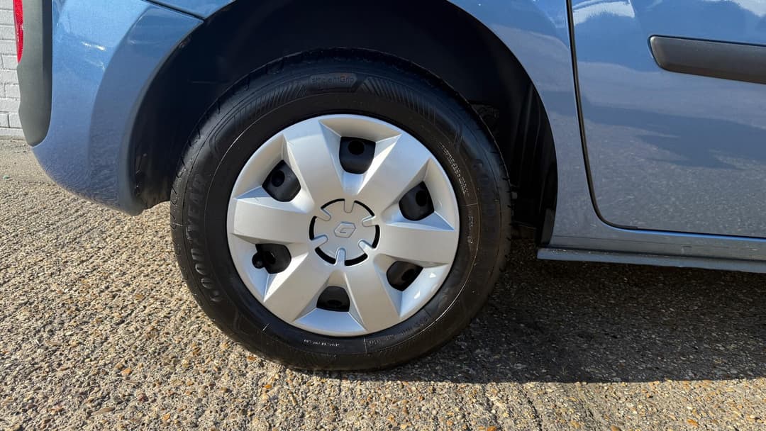 Car Image 21