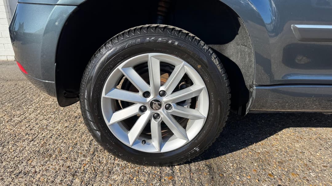 Car Image 21