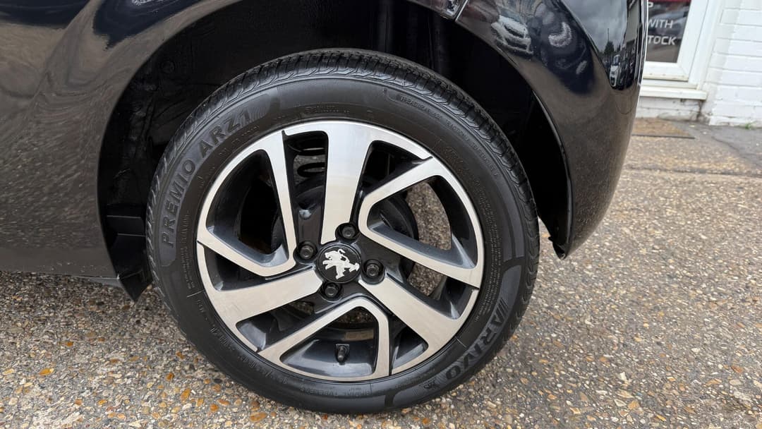 Car Image 17