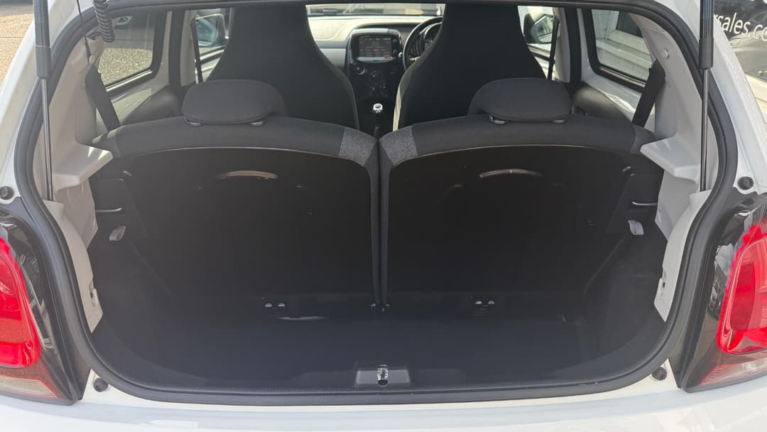 Car Image 14