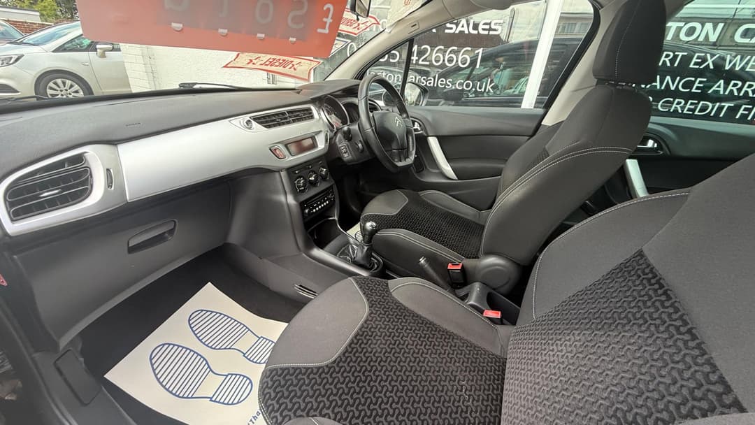 Car Image 16