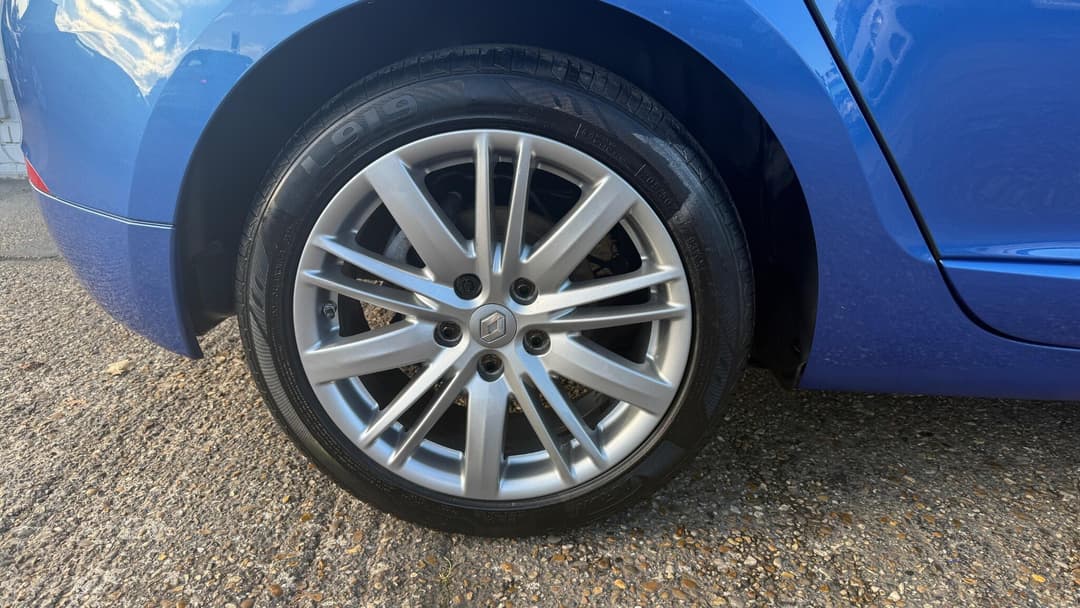 Car Image 21