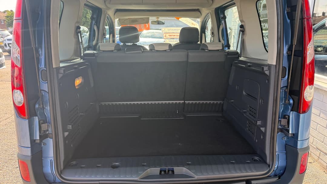 Car Image 14