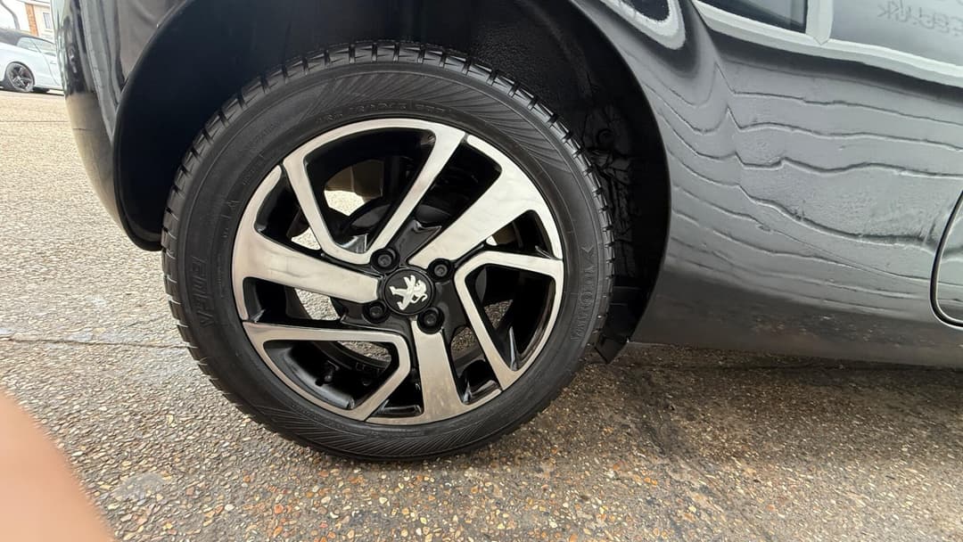 Car Image 19