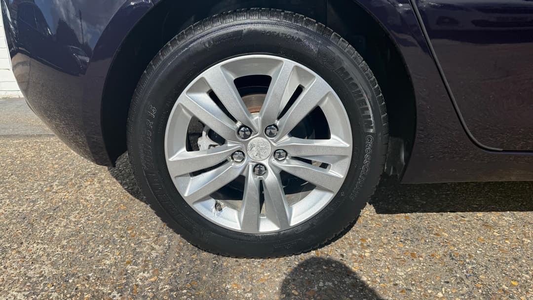 Car Image 21