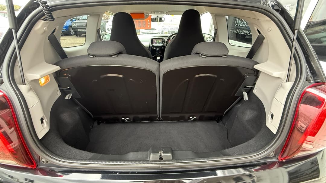 Car Image 13