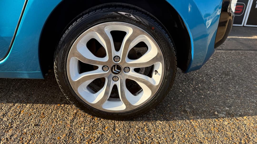 Car Image 19