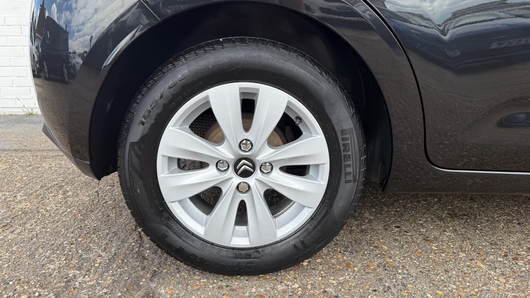 Car Image 21