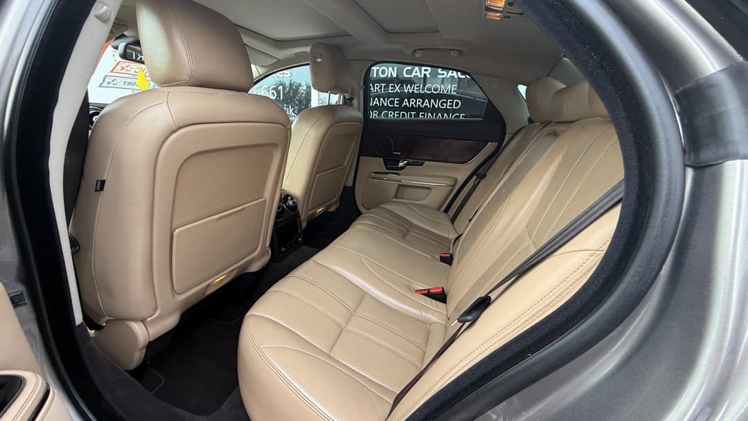 Car Image 18