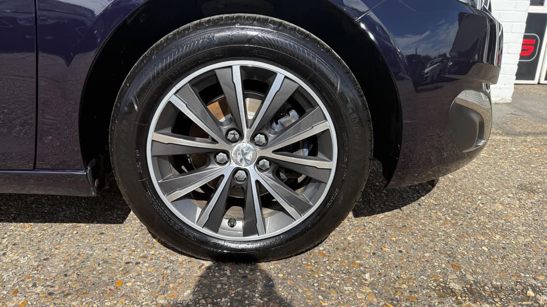 Car Image 21