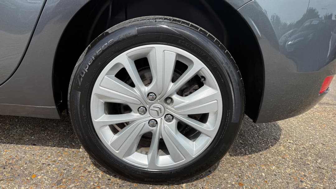 Car Image 21