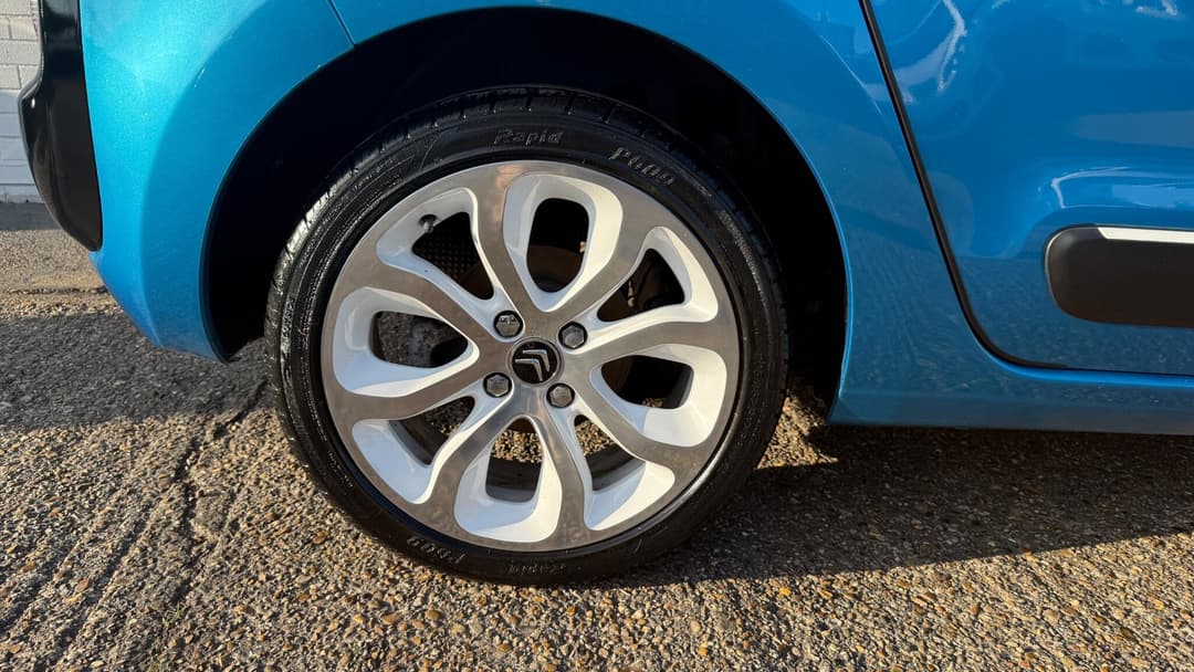Car Image 21